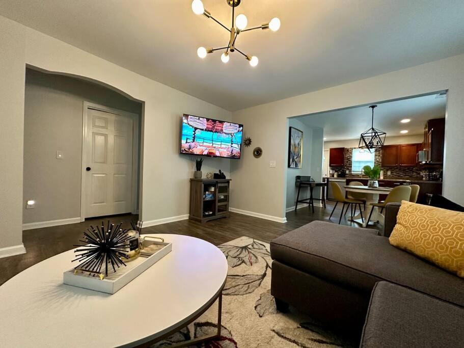 Cozy And Luxury Home Raleigh Exterior photo